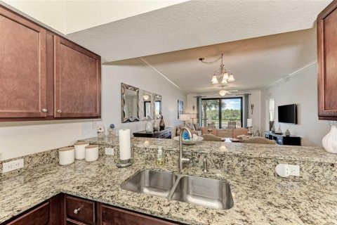 Condo in Bradenton, Florida, 2 bedrooms in LAKEWOOD NATIONAL  № 217456 - photo 15