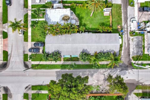 Immobilier commercial à vendre à Hollywood, Floride: 248.33 m2 № 1189801 - photo 1