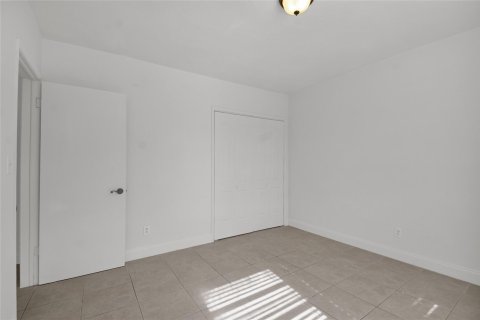 Immobilier commercial à vendre à Hollywood, Floride: 248.33 m2 № 1189801 - photo 17