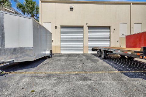 Commercial property in West Palm Beach, Florida № 1189756 - photo 15