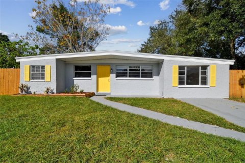 House in Tampa, Florida 3 bedrooms, 132.29 sq.m. № 1427783 - photo 1