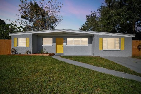 House in Tampa, Florida 3 bedrooms, 132.29 sq.m. № 1427783 - photo 2