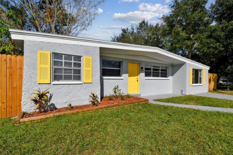 House in Tampa, Florida 3 bedrooms, 132.29 sq.m. № 1427783 - photo 3