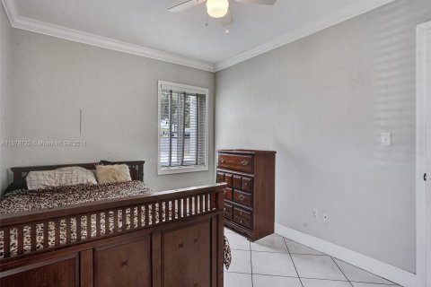 Casa en venta en Cutler Bay, Florida, 5 dormitorios, 206.99 m2 № 1155076 - foto 25