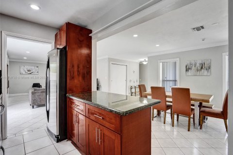 Casa en venta en Cutler Bay, Florida, 5 dormitorios, 206.99 m2 № 1155076 - foto 14