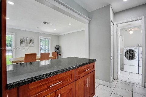 Casa en venta en Cutler Bay, Florida, 5 dormitorios, 206.99 m2 № 1155076 - foto 15