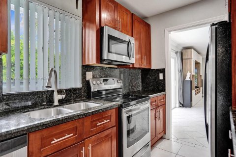 Casa en venta en Cutler Bay, Florida, 5 dormitorios, 206.99 m2 № 1155076 - foto 9