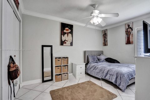 Casa en venta en Cutler Bay, Florida, 5 dormitorios, 206.99 m2 № 1155076 - foto 20