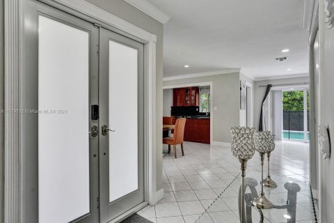 Casa en venta en Cutler Bay, Florida, 5 dormitorios, 206.99 m2 № 1155076 - foto 4