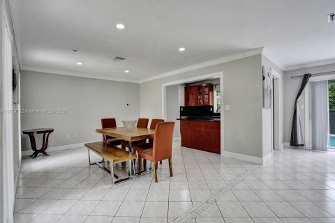 Casa en venta en Cutler Bay, Florida, 5 dormitorios, 206.99 m2 № 1155076 - foto 17