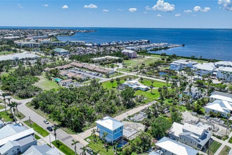 Villa ou maison à vendre à Punta Gorda, Floride: 3 chambres, 215.16 m2 № 485652 - photo 10