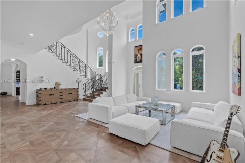 Villa ou maison à vendre à Miami, Floride: 5 chambres, 494.52 m2 № 1097018 - photo 5