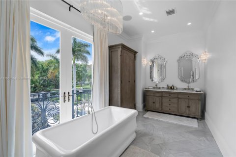 Villa ou maison à vendre à Miami, Floride: 5 chambres, 494.52 m2 № 1097018 - photo 29