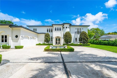 Villa ou maison à vendre à Miami, Floride: 5 chambres, 494.52 m2 № 1097018 - photo 1