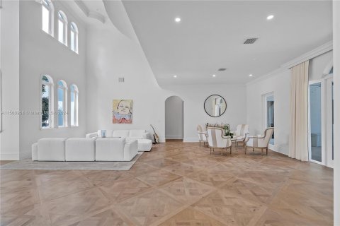 Villa ou maison à vendre à Miami, Floride: 5 chambres, 494.52 m2 № 1097018 - photo 7