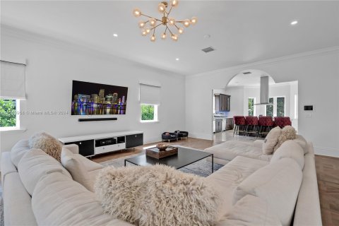 Villa ou maison à vendre à Miami, Floride: 5 chambres, 494.52 m2 № 1097018 - photo 10