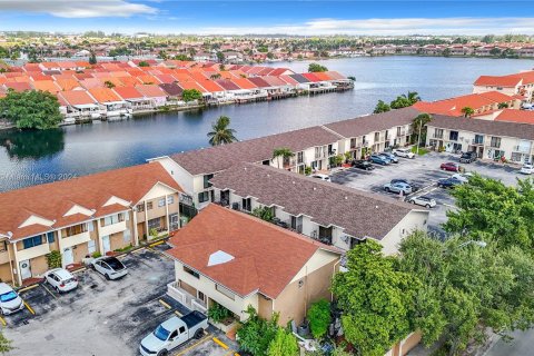 Copropriété à vendre à Hialeah, Floride: 3 chambres, 109.81 m2 № 1331604 - photo 1