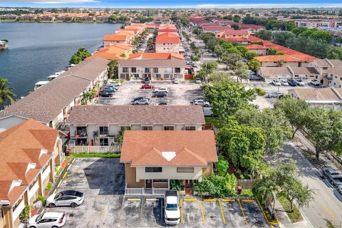 Copropriété à vendre à Hialeah, Floride: 3 chambres, 109.81 m2 № 1331604 - photo 2