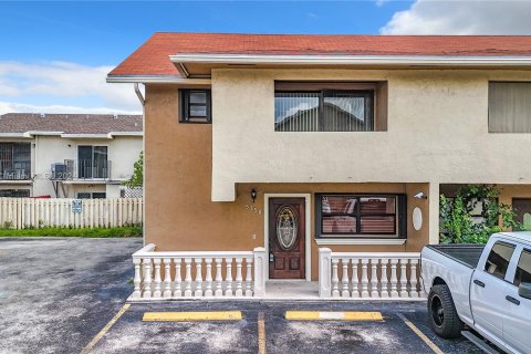 Copropriété à vendre à Hialeah, Floride: 3 chambres, 109.81 m2 № 1331604 - photo 4