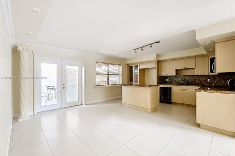 Condo in Hialeah, Florida, 3 bedrooms  № 1331604 - photo 11