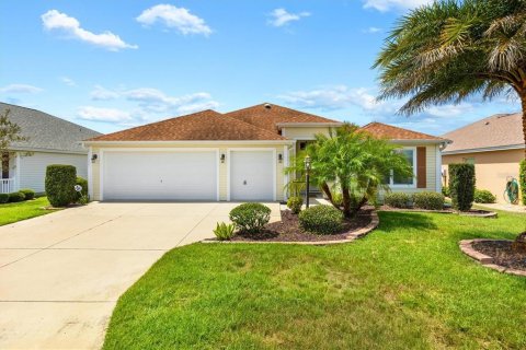 House in The Villages, Florida 3 bedrooms, 185.62 sq.m. № 1343897 - photo 1