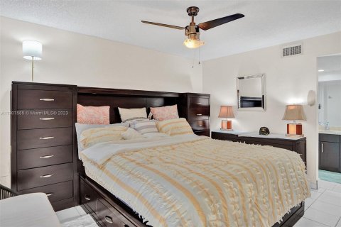 Condo in Pembroke Pines, Florida, 2 bedrooms  № 502919 - photo 5