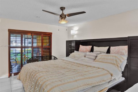 Condo in Pembroke Pines, Florida, 2 bedrooms  № 502919 - photo 3