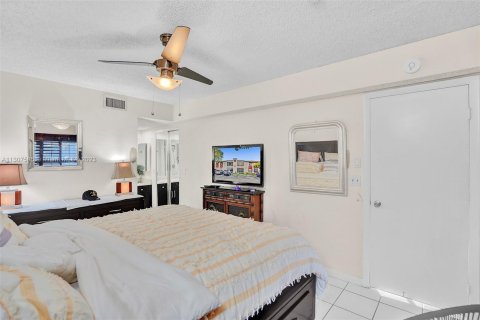 Condo in Pembroke Pines, Florida, 2 bedrooms  № 502919 - photo 4