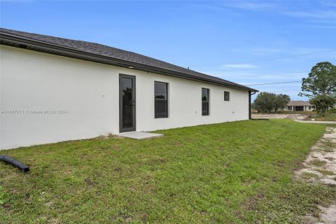 Villa ou maison à vendre à Lehigh Acres, Floride: 4 chambres, 207.17 m2 № 1382005 - photo 4