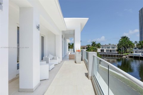 Villa ou maison à vendre à Golden Beach, Floride: 6 chambres, 815.96 m2 № 1360401 - photo 16