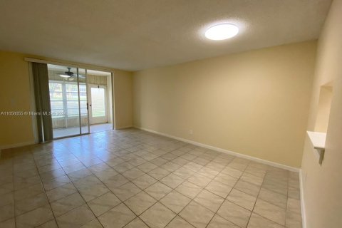 Copropriété à vendre à Tamarac, Floride: 1 chambre, 61.32 m2 № 1360399 - photo 4