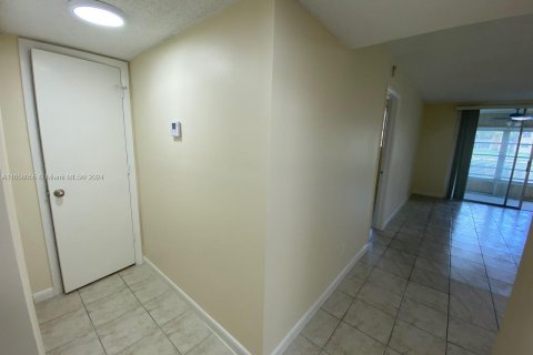 Condominio en venta en Tamarac, Florida, 1 dormitorio, 61.32 m2 № 1360399 - foto 6