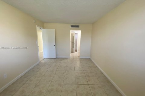 Condo in Tamarac, Florida, 1 bedroom  № 1360399 - photo 8