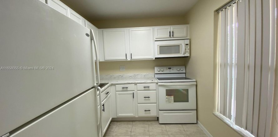 Condo in Tamarac, Florida, 1 bedroom  № 1360399