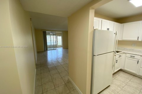 Copropriété à vendre à Tamarac, Floride: 1 chambre, 61.32 m2 № 1360399 - photo 2