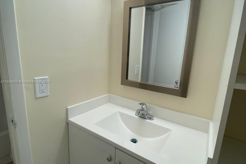 Condominio en venta en Tamarac, Florida, 1 dormitorio, 61.32 m2 № 1360399 - foto 10