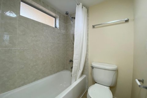 Condominio en venta en Tamarac, Florida, 1 dormitorio, 61.32 m2 № 1360399 - foto 13