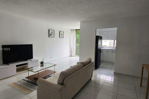 Condo in Sunny Isles Beach, Florida, 2 bedrooms  № 1360400 - photo 4