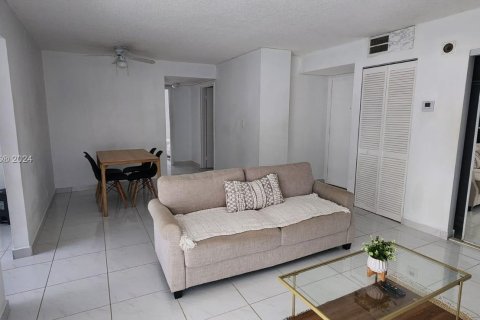 Copropriété à vendre à Sunny Isles Beach, Floride: 2 chambres, 83.05 m2 № 1360400 - photo 6