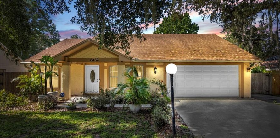 House in Orlando, Florida 3 bedrooms, 187.66 sq.m. № 1304342