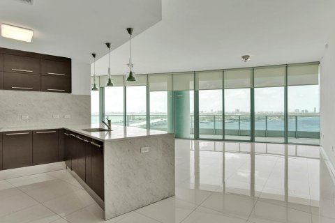 Apartment in 900 BISCAYNE BAY in Miami, Florida 3 bedrooms, 199 sq.m. № 39765 - photo 1