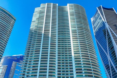 Apartment in 900 BISCAYNE BAY in Miami, Florida 3 bedrooms, 147 sq.m. № 39762 - photo 13