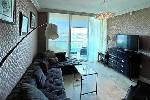Apartment in 900 BISCAYNE BAY in Miami, Florida 1 bedroom, 87 sq.m. № 39757 - photo 2