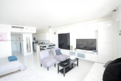 Condominio en venta en Miami Beach, Florida, 49.24 m2 № 1345029 - foto 3