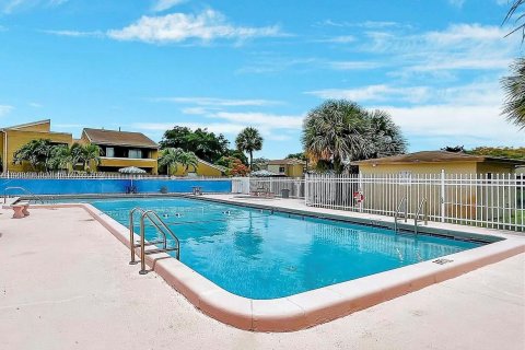 Condo in Miramar, Florida, 2 bedrooms  № 1178929 - photo 17