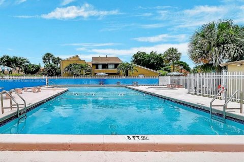 Condo in Miramar, Florida, 2 bedrooms  № 1178929 - photo 18