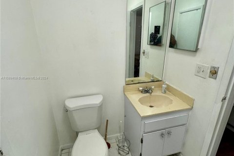 Condo in Miramar, Florida, 2 bedrooms  № 1178929 - photo 12