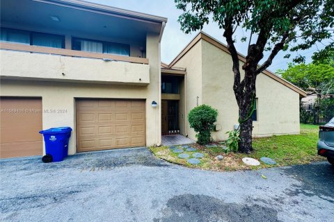 Condo in Miramar, Florida, 2 bedrooms  № 1178929 - photo 2