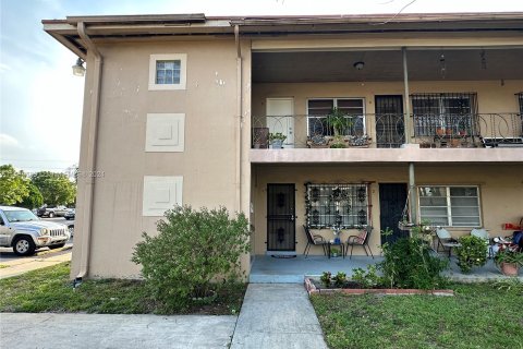 Condo in Hialeah, Florida, 1 bedroom  № 1178987 - photo 5