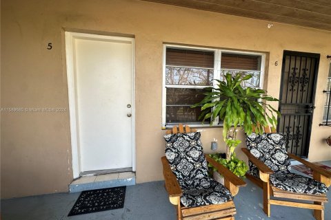 Condo in Hialeah, Florida, 1 bedroom  № 1178987 - photo 3